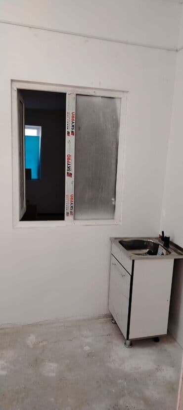 Үйлөр: Сдается комната ак босого рядом глобускомната+ прихожая, вода — 1