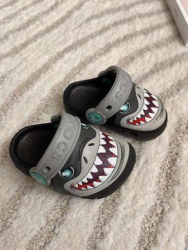 бир: Детские сабо Crocs C4 с рисунком акулы - Оригинальные Crocs, размер — 1