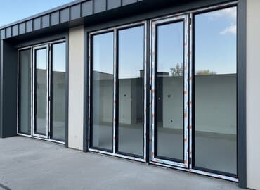 занавески на пластиковые окна: Готовое пластиковое окно, Тип окна: Стандартные, Платная установка, Без рассрочки — 1