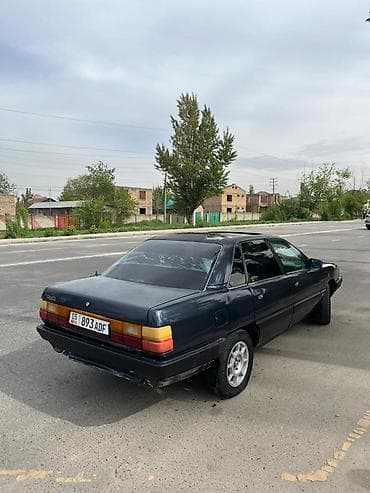 аудио техника: Audi 100: 1987 г., 1.8 л, Механика, Бензин, Седан — 3