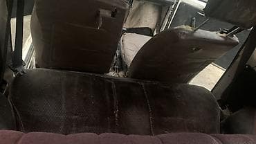 renault clio: Компактный трёхдверный хэтчбек белого цвета. Основные характеристики — 7