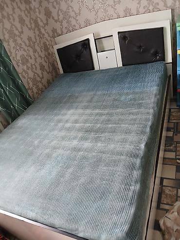 стол письменный тумбочка: Двуспальная кровать с высоким изголовьем и центральной нишей - Размер — 3