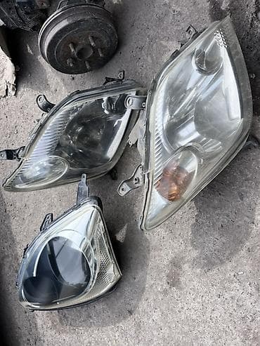 Комплект передних фар Toyota