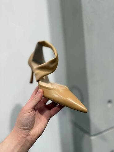 pull and beer: Босоножки-туфли на каблуке из Италии бежевые (нюд) - Модель: закрытый — 1