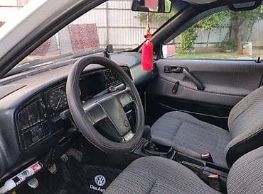 Унаа: Volkswagen Passat: 1991 г., 1.8 л, Кол менен иштөөчү, Бензин, Седан — 2