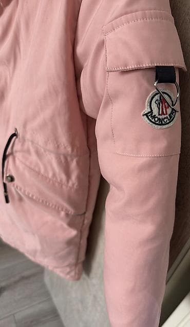 Жаш балдардын бут кийими: Куртка зимняя Moncler 🌷, на 6-7-8 лет - отдам за 650 сом 🔥 Стоила в — 2