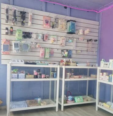 купить манекены для одежды: Продаются торговые витрины и настенная перфорированная доска (рифлёная — 2