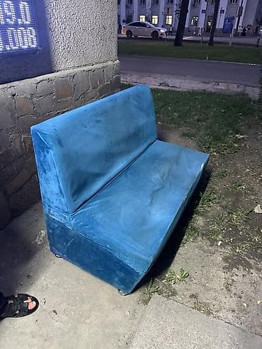 девань: Компактный диван б/у

- Тип: прямой, 2‑местный.
- — 1