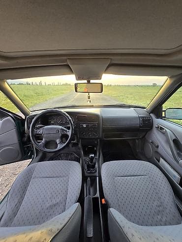 Volkswagen Passat Variant: 1994 г., 1.8 л, Кол менен иштөөчү, Бензин, Универсал — 7