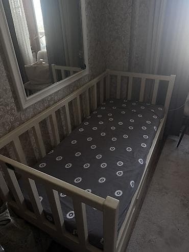 детские маленькие кроватки: Детская односпальная кровать, Б/у, Для девочки, Для мальчика, С бортиком, Дерево, Самовывоз — 2