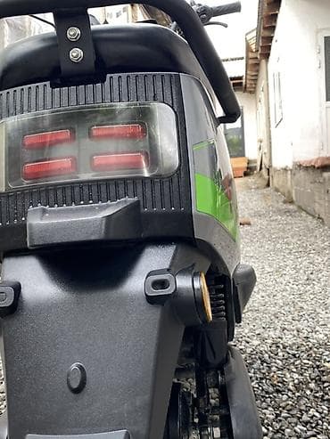 mini ev: Электроскутер NICE (серый/зелёные акценты) - Компактный городской — 9