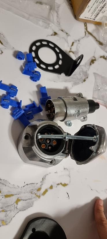 1700 сокет: Продаю розетка, вилка для прицепа, крепления для фаркопа, муфты — 6