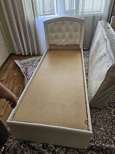 Односпальная кровать, Б/у, С ящиком для хранения, длина - 185 см at lalafo.kg Односпальная кровать, Б/у, С ящиком для хранения, длина - 185 см