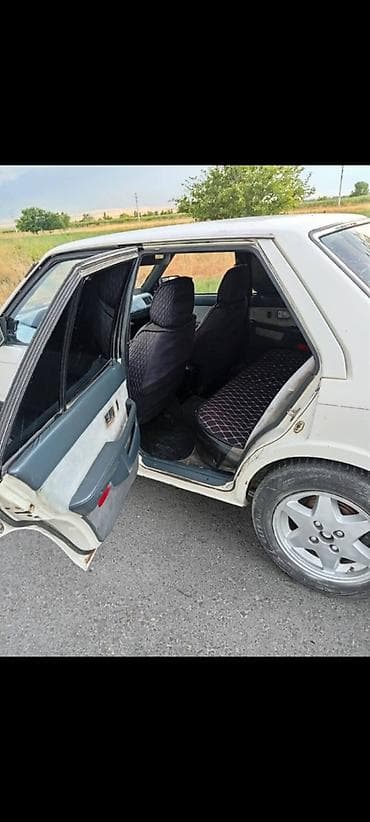 тайота филдер: Mazda 626: 1986 г., 2 л, Механика, Бензин, Седан — 8