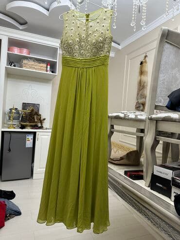 Вечернее платье, Коктейльное, Длинная модель, Шифон, Без рукавов, Камни, S, M at lalafo.kg Вечернее платье, Коктейльное, Длинная модель, Шифон, Без рукавов, Камни, S, M