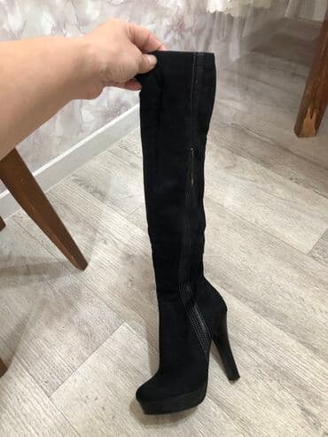 сапоги лакированные на высоких каблуках: Женские сапоги ботфорты . Замша . Цвет чёрный . Состояние отличное — 6