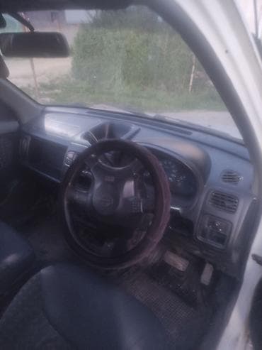 ford focus 2001: Nissan Cube: 2003 г., 1.3 л, Вариатор, Бензин, Купе — 4