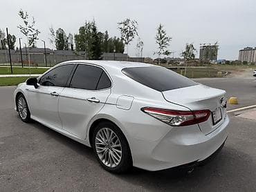 таёт: Toyota Camry: 2018 г., 2.5 л, Вариатор, Гибрид, Седан — 6