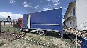 тягач дав: Mercedes-Benz Atego 818 — специализированный грузовик-коневоз — 3