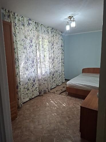 Недвижимость: Сдаю 3-х комнатную квартиру. В 11-ом микрорайоне. С мебелью и — 8