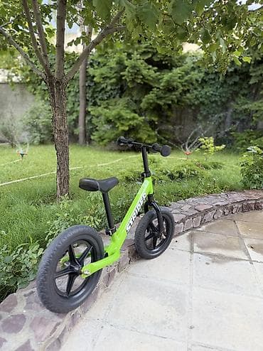 Детский транспорт: Беговел Strider, зеленый. Состояние новое, ребенок не заинтересовался — 5