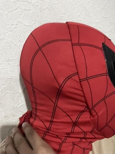 Маска супергероя в стиле «Человека-паука