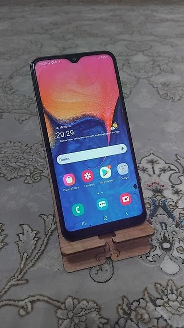 Samsung Galaxy A10, Б/у, 32 ГБ, цвет - Черный, 2 SIM — 1