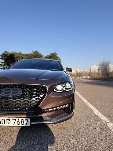 Продажа авто: Седан бизнес‑класса, темно‑коричневый металлик. Эффектная решетка — 2