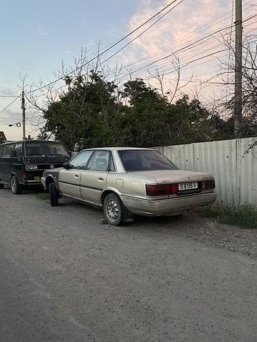 Транспорт: Toyota Camry: 1989 г., Бензин, Седан — 6