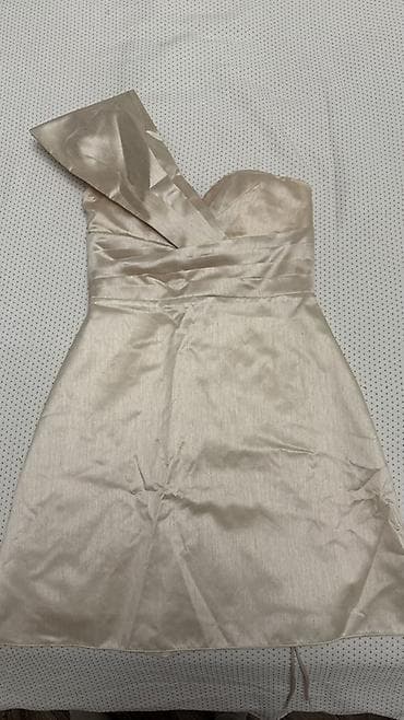 Продам атласное коктейльное платье мини, цвет шампань, размер 40 at lalafo.kg Продам атласное коктейльное платье мини, цвет шампань, размер 40