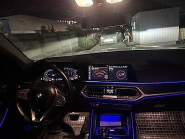 BMW — интерьер с цифровой панелью и мультимедией iDrive Описание: -