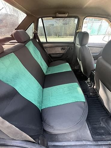 bmw 525 e39: Легковой седан черного цвета. Кузов: - 4 двери, классический седан - — 6