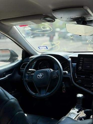 leksus is: Toyota Camry: 2023 г., Седан — 7