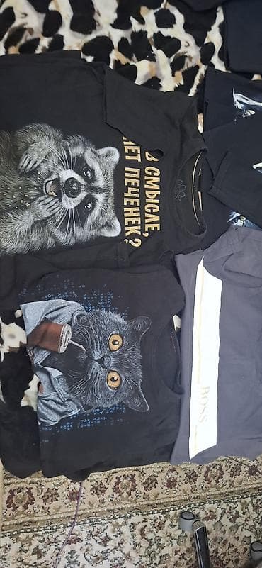 leopard 5: - Спортивный костюм Adidas: ветровка и штаны. - Несколько футболок с — 2