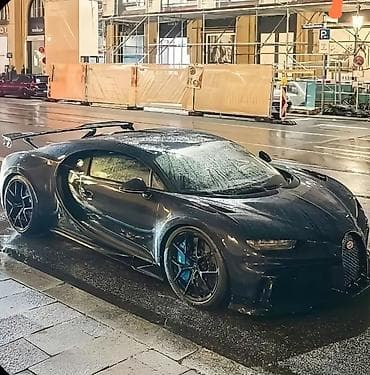 Bugatti Chiron Super Sport/SS (на фото — версия с карбоновым кузовом и