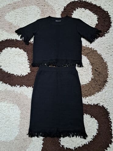 Шикарная двойка трикотаж
Размер-42
Цена; 1800