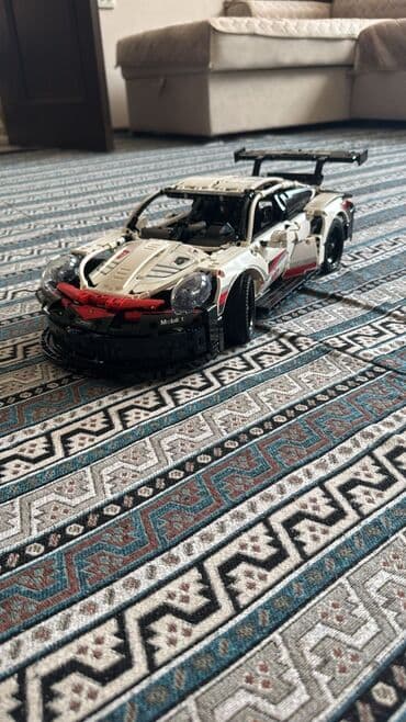 для детей: Собранная модель спортивного автомобиля Porsche 911 RSR Модель — 2