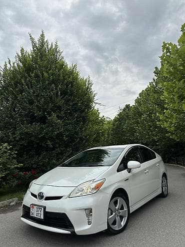 Toyota Prius: 2014 г., 1.8 л, Автомат, Гибрид, Лифтбек