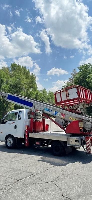 b class: Автовышка, Kia, 2007 г., от 30 м — 2