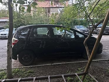 Продажа авто: Honda Fit: 2011 г., 1.5 л, Автомат, Бензин, Хэтчбэк — 3