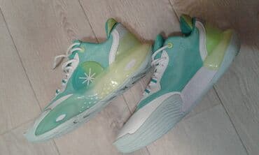 Кроссовки размер 41-42,новые, 1600 сом