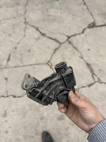 куплю шафу купе: Замок двери Toyota 2008 г., Б/у, Оригинал — 3