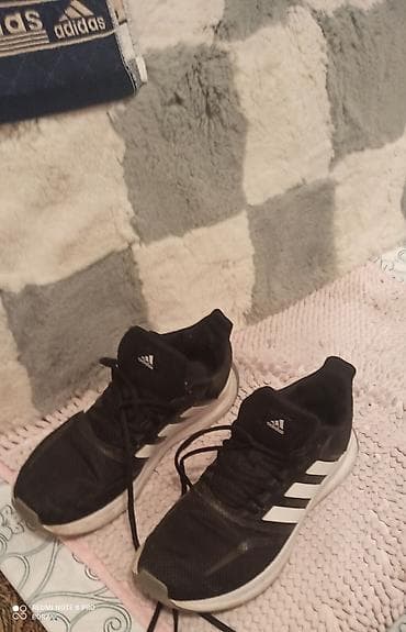 Личные вещи: Кроссовки Adidas мужские, черные с белыми тремя полосками. - Легкий — 1
