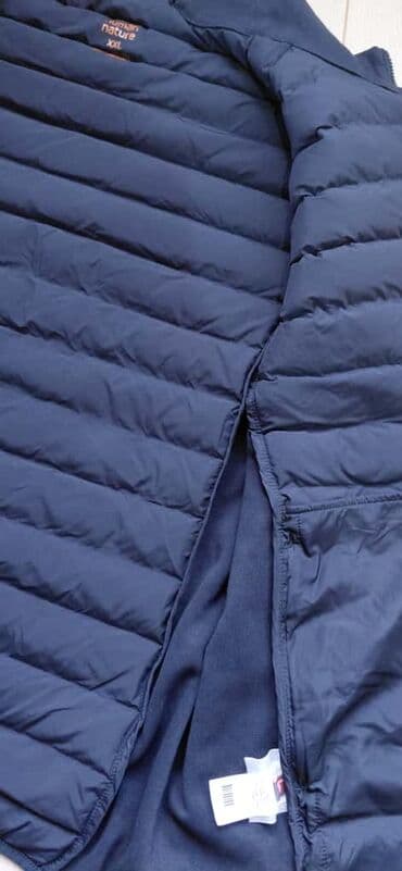 самые модные пуховики: Мужская зимняя куртка-пуховик фирмы C&A, черная - Теплая стеганая — 10