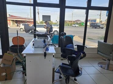 кресло барбер: Требуется Мастер универсал. Салон находится в центре Арча-Бешика — 1