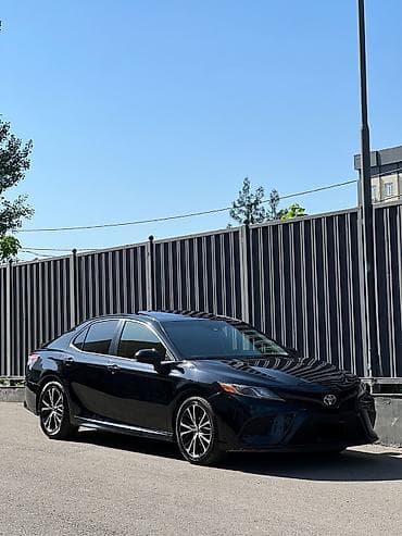 Toyota Camry: 2018 г., 2.5 л, Автомат, Бензин, Седан