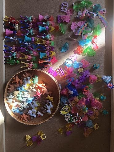 kinder: Продаю большой лот игрушек из Kinder Surprise, всего 106 штук. В — 8