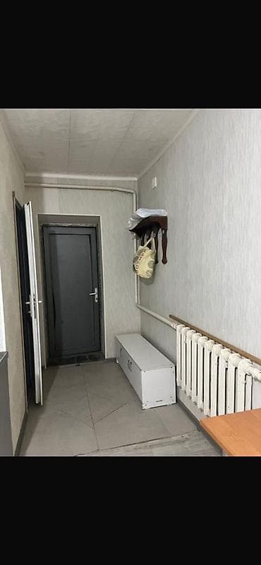 контейнер на аренду: Сдается помещение-студия с санузлом. Описание: - Просторная комната — 2