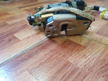 изготовление чип ключа для автомобиля: Toyota Noah Замок дверной центральный, Тойота Ноах замок дверной — 2