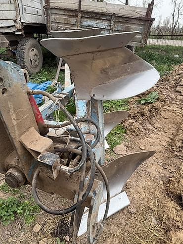 Навесной оборотный плуг для трактора - Конструкция: 4-корпусный плуг